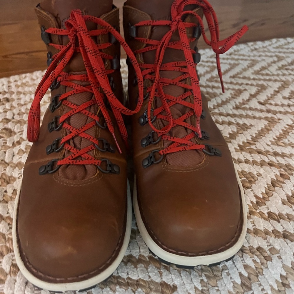 Dinner Brown Leather Hiking Boots with Red Laces